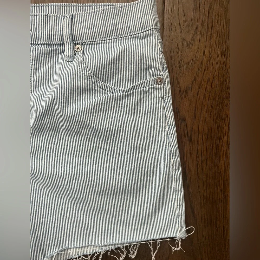 AMERICAN EAGLE Ne(x)t Level Stretch High-Waisted Striped Shorts - Size 12 - Picture 4 of 10
